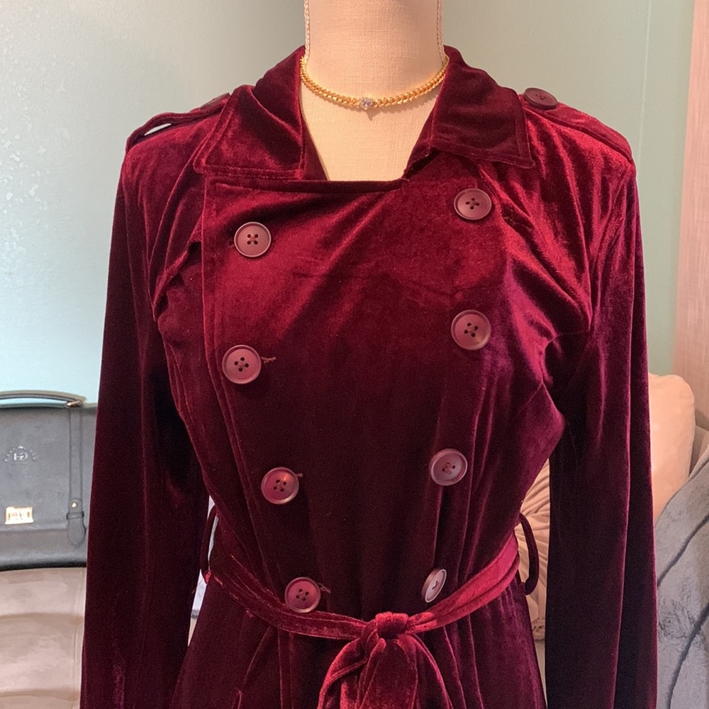 Fashion Nova “Butter you up” burgundy trench coat - Picture 5 of 7
